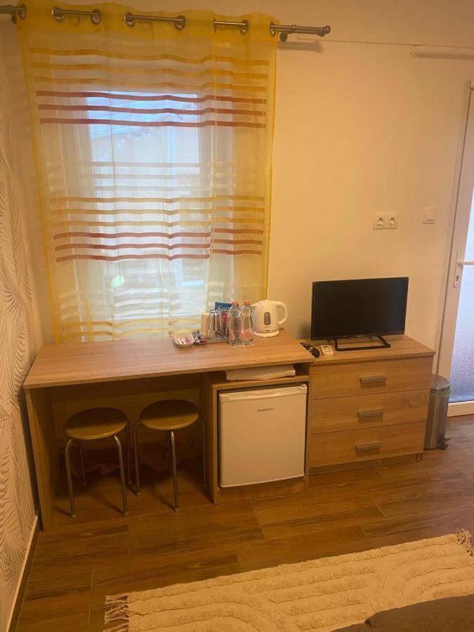 Beugro Lak Hotel Esztergom Buitenkant foto