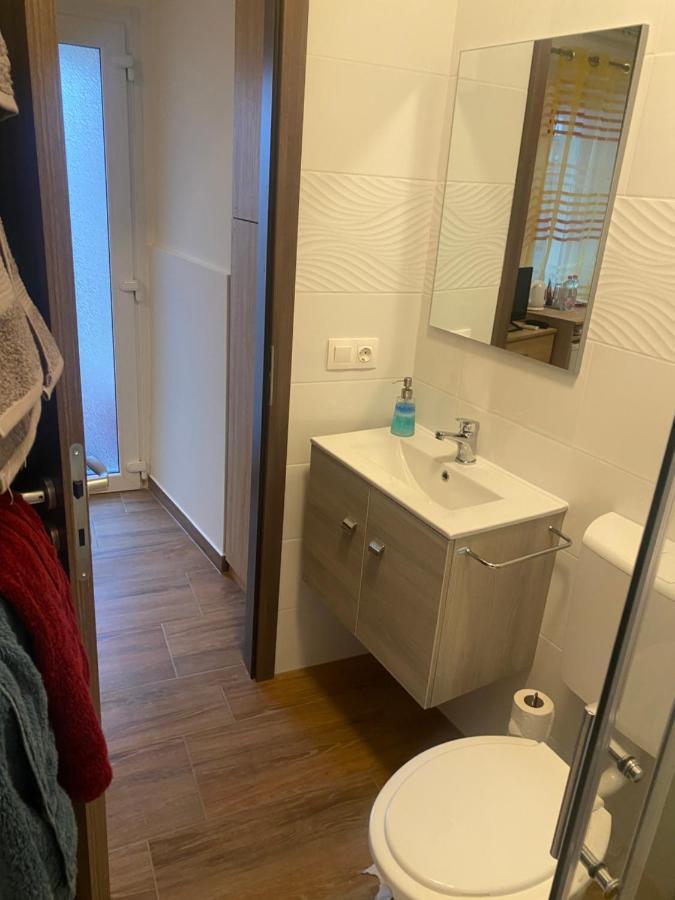 Beugro Lak Hotel Esztergom Buitenkant foto