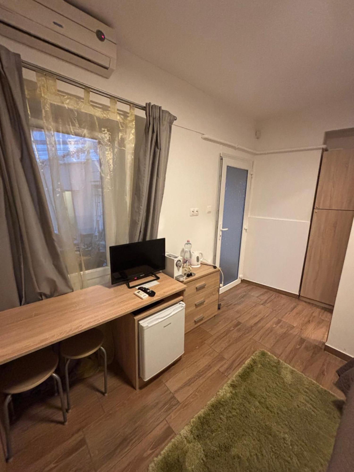 Beugro Lak Hotel Esztergom Buitenkant foto